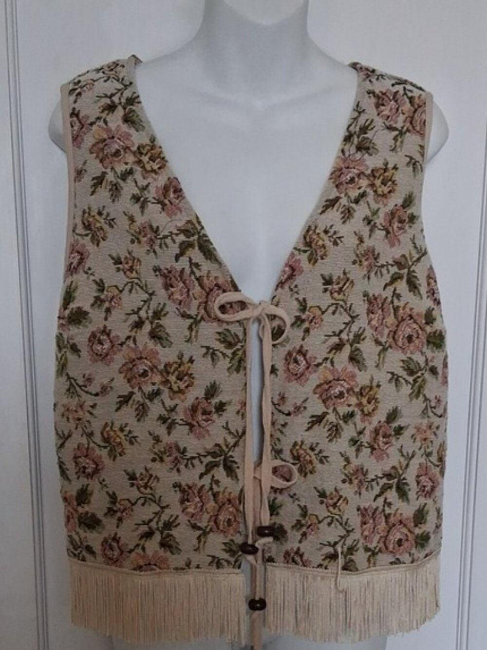 Upcycled Vera's SHEIN Cream Pink Floral Jacquard Tie-Front Fringe Cropped Vest